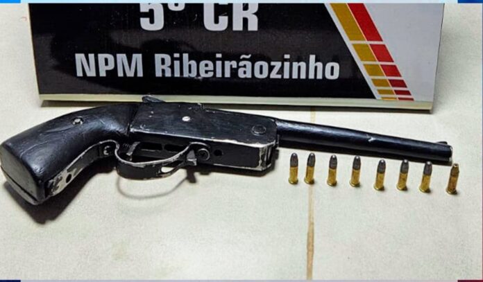 Homem com extensa ficha criminal é preso por porte ilegal de arma na região do Araguaia