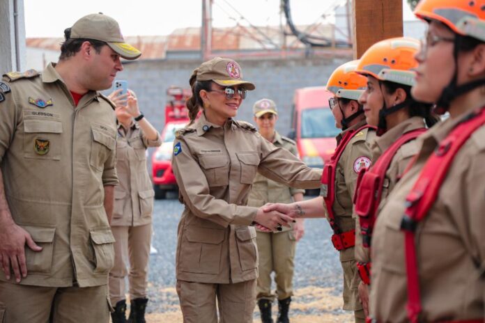 Primeira-dama do Estado abraça missão em combate ao câncer de mama em campanha do Corpo de Bombeiros Militar