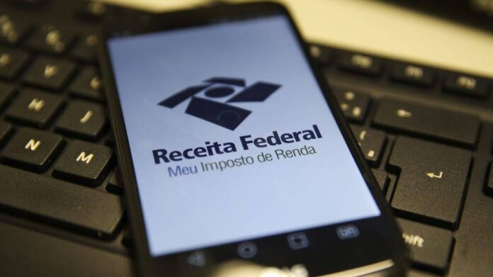 Para participar do leilão, é necessário seguir algumas etapas no sistema eletrônico da Receita Federal