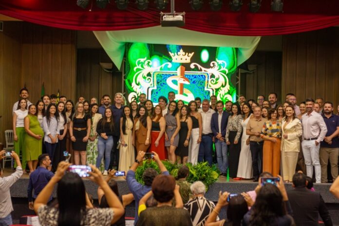 Barra do Garças se torna a 6ª cidade de MT a implantar curso de medicina; aula inaugural reuniu autoridades e familiares de alunos