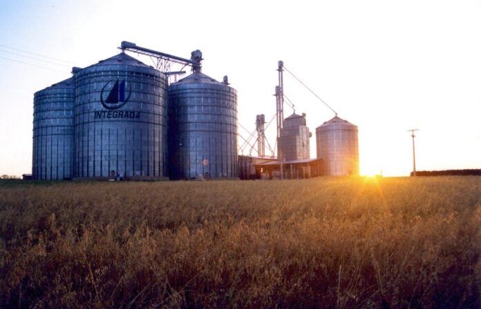 Silos da cooperativa Integrada em Marialva Paraná