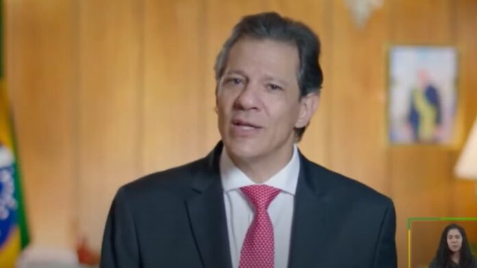 Fernando Haddad, ministro da Fazenda, fez discurso nesta quarta-feira (27) anunciando novas medidas no plano fiscal