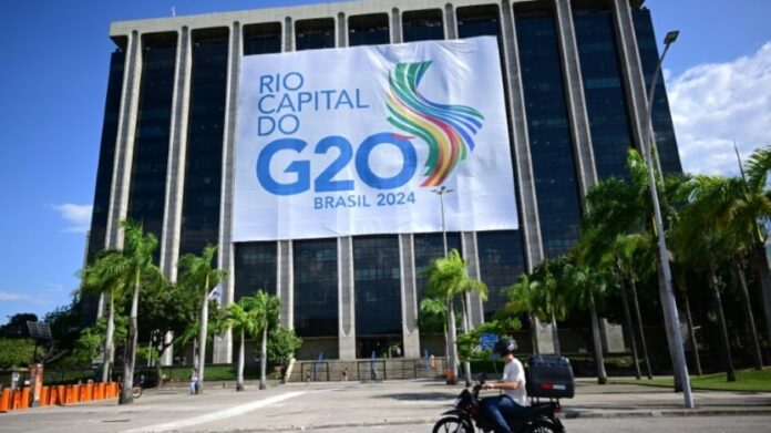 Faixa da reunião de cúpula do G20 na sede da prefeitura do Rio de Janeiro