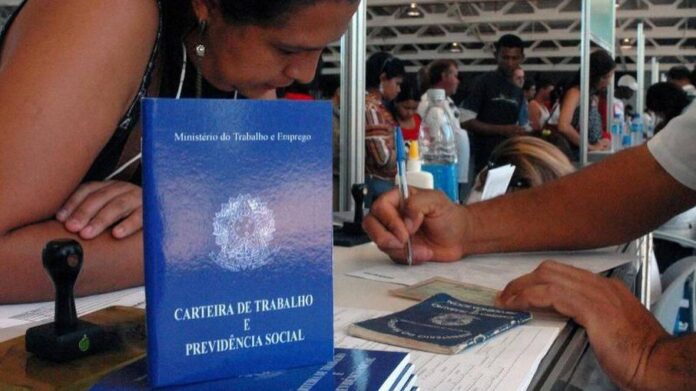 Benefício é garantido por lei para trabalhadores com carteira assinada