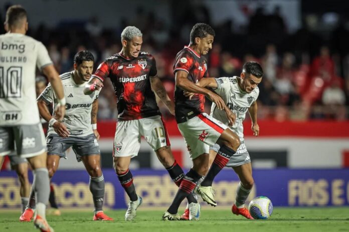 São Paulo garante vaga na Libertadores após empate emocionante com o Atlético-MG