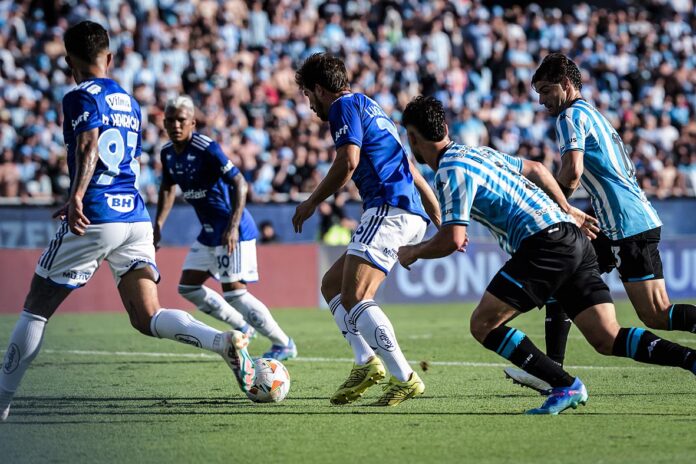 Sonho continental adiado: Cruzeiro perde final da Sul-Americana para o Racing