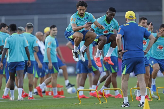 Torcida baiana acompanha de perto preparação da Seleção para duelo contra Uruguai