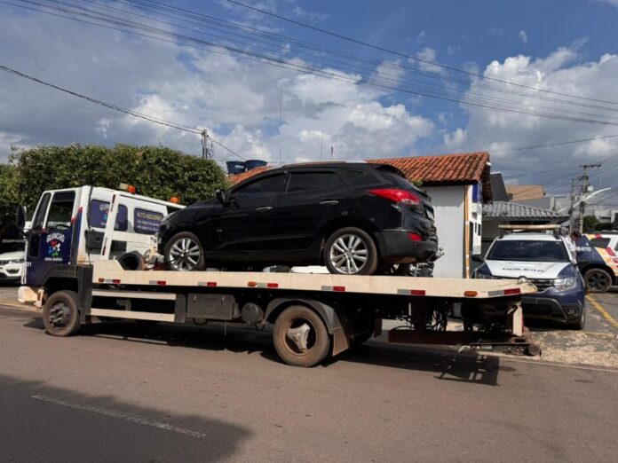 PM recupera carro roubado e prende 2 suspeitos de assalto violento em Barra do Garças