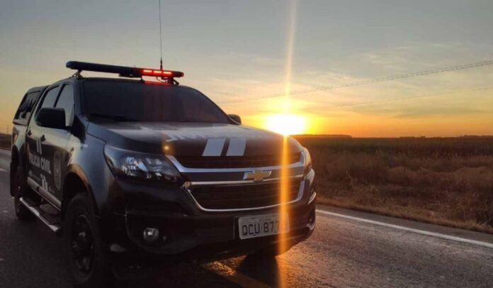 Homem e mulher são assassinados a tiros na frente de bar em MT