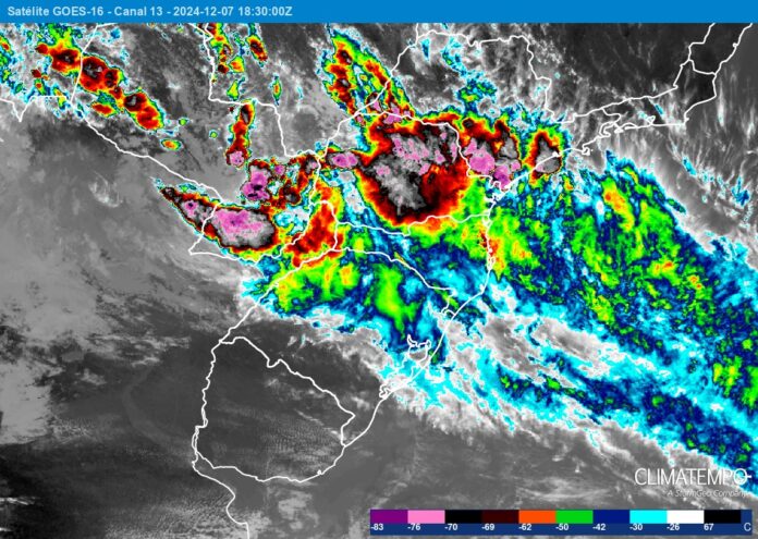 imagem de satélite de chuva intensa no Sul