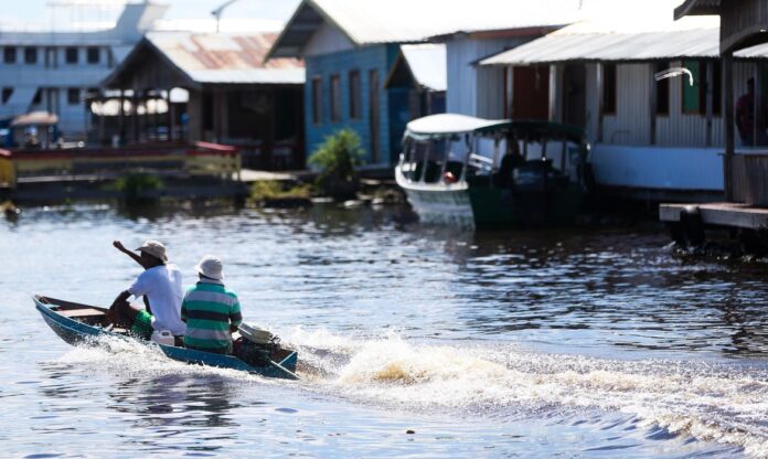 cheia do rio em Manaus