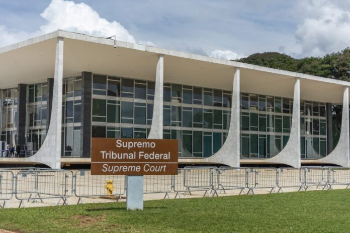 Brasília - monumentos e prédios públicos - Fachada do Supremo Tribunal Federal - STF - Justiça