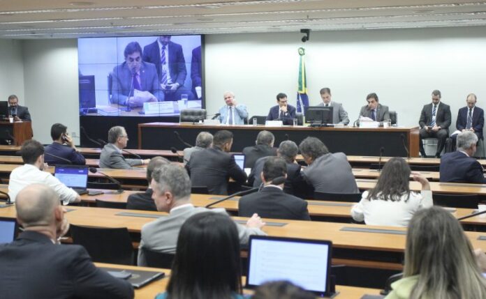 Discussão e votação de propostas legislativas. Dep. Carlos Zarattini (PT - SP); Senador, Angelo Coronel (PSD - BA); Dep. Leo Prates (PDT - BA) e Dep. Domingos Sávio (PL - MG)