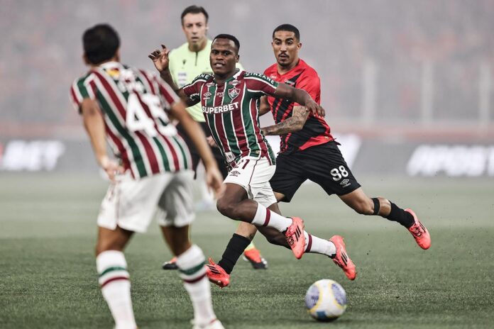 Fluminense arranca empate suado com Athletico-PR e segue ameaçado pelo rebaixamento