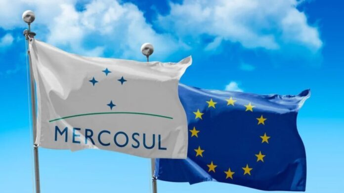 Bandeiras do Mercosul e da União Europeia