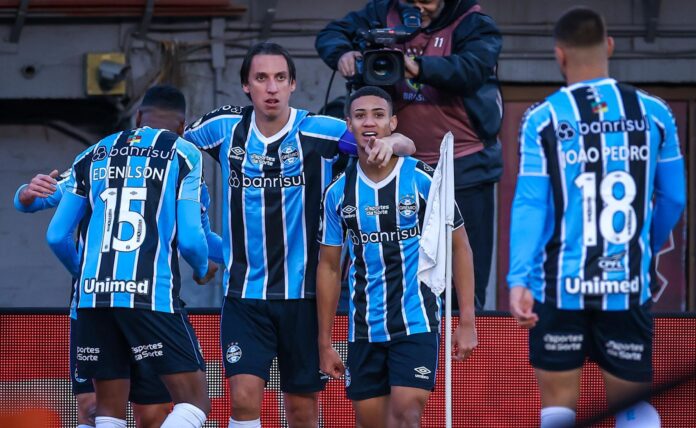 Grêmio vence São Paulo e respira na luta contra o rebaixamento