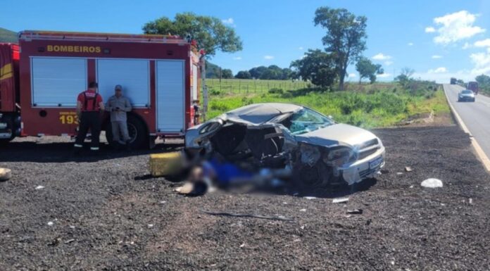 Passageira morre arremessada de carro em batida na BR-070, em Barra do Garças