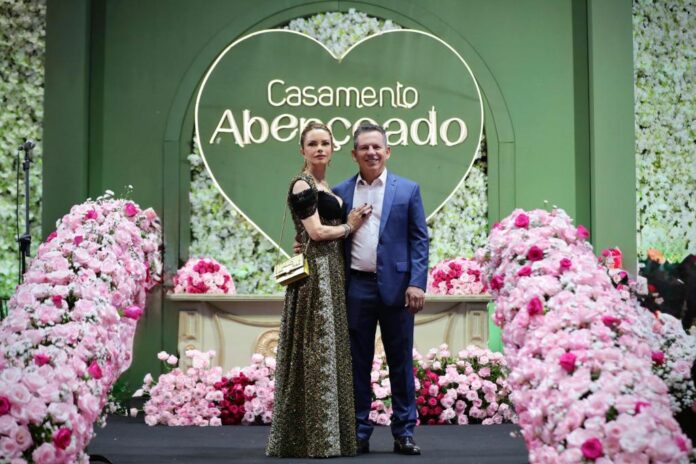 Primeira-dama de MT e governador comemoram a união de centenas de casais na 3ª edição do Casamento Abençoado