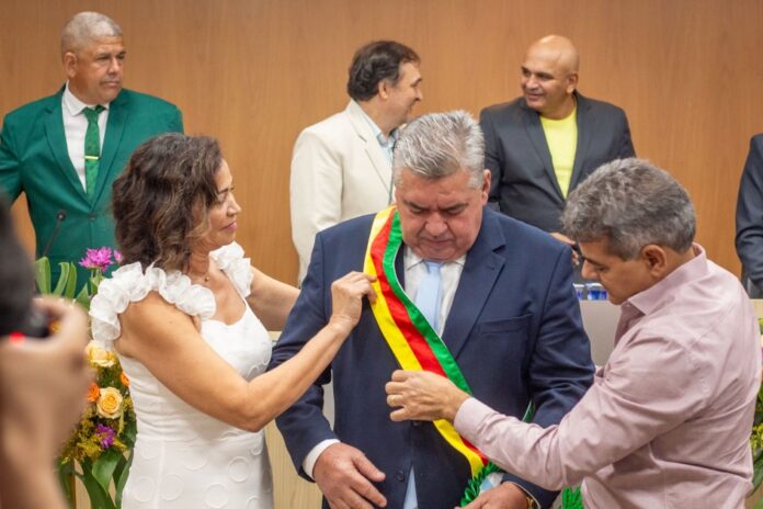 Dr Adilson se emociona durante posse para 2º mandato em Barra do Garças e anuncia secretariado 