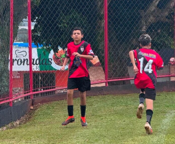 Garoto de 12 anos de Barra do Garças faz teste no Atletico Goianiense