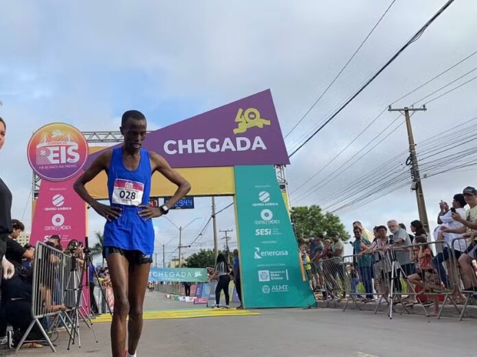 Tanzânia vence Corrida de Reis de MT e brasileiro por 1 segundo quase entra no pódio da elite