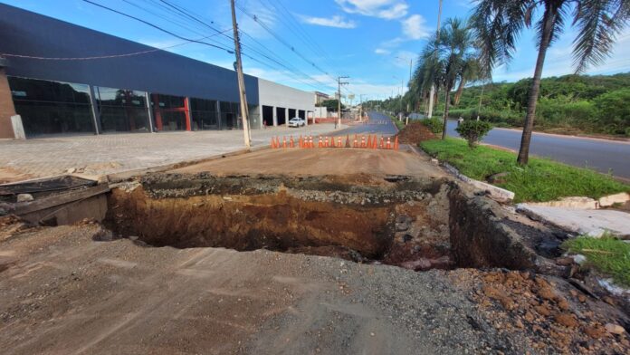 Avenida Senador Valdon Varjão é interditada para instalação de quebra-mola e reparos em drenagem