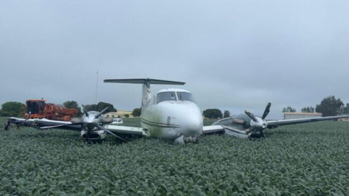 Avião da Amaggi bate contra cerca durante pouso e perde pedaço de asa em Ribeirão Cascalheira – veja