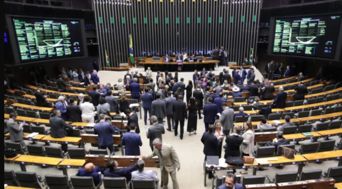 Câmara cogita ampliar número de vagas; MT pode ganhar 1 deputado federal