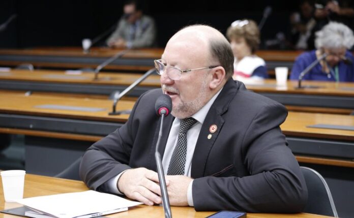 Discussão e votação de propostas legislativas. Dep. João Daniel (PT-SE)