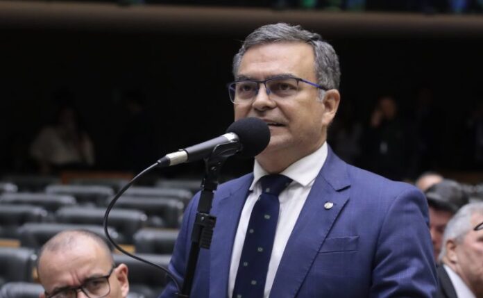 Deputado Allan Garcês (PP-MA) fala no Plenário da Câmara dos Deputados