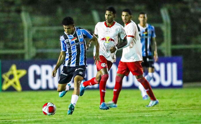 Grêmio avança às quartas de final da Copinha após vitória dramática nos pênaltis