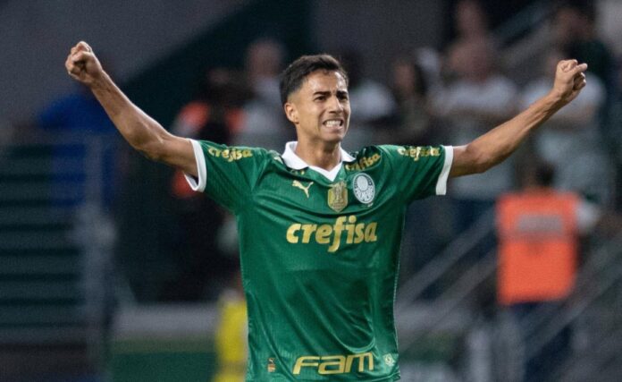 Manchester City intensifica negociações por Vitor Reis do Palmeiras