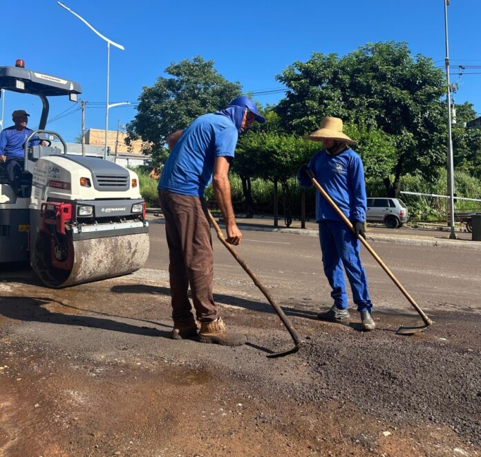 Prefeitura intensifica tapa-buracos no Centro de Barra do Garças