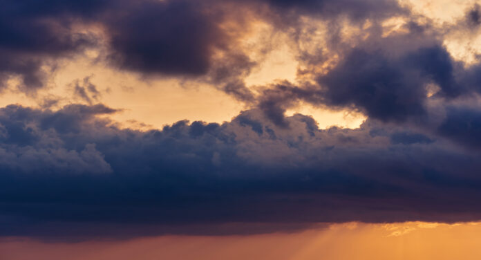 previsão do tempo: nuvens de chuva