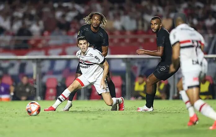 São Paulo atropela Corinthians no Morumbis e encerra série invicta do rival