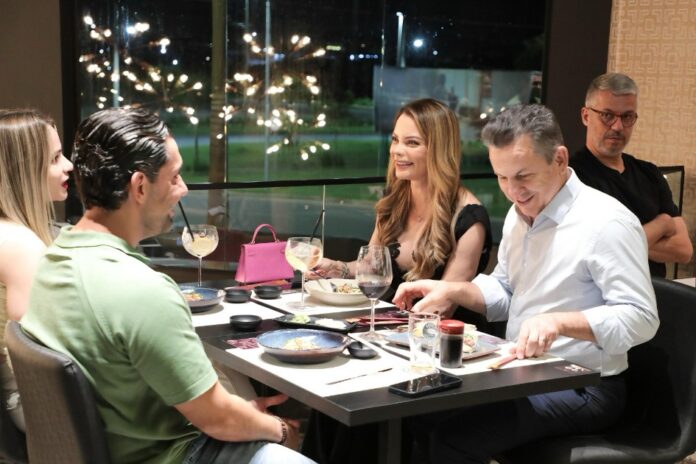 Virginia Mendes e Mauro Mendes prestigiam lançamento do Restaurante Ikioi Dubai em Cuiabá