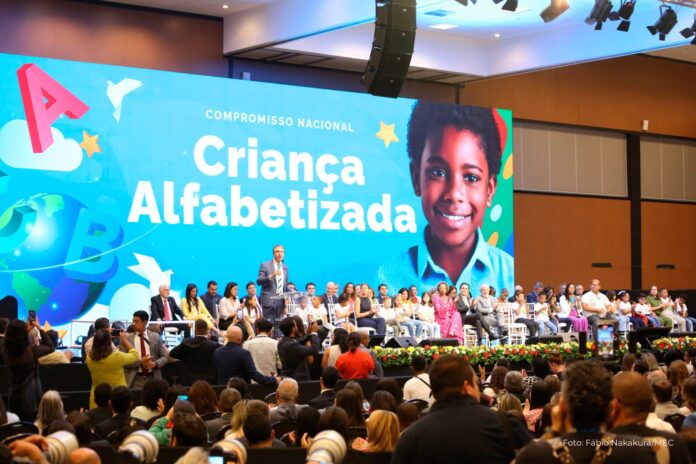 Barra do Garças recebe Selo Ouro em alfabetização em cerimônia realizada em Brasília