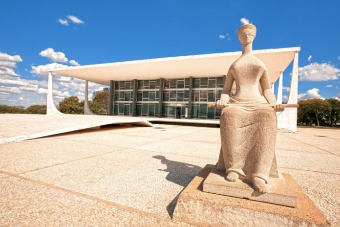 Brasília - monumentos e prédios públicos - Fachada do Supremo Tribunal Federal - STF - Justiça