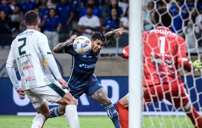 Dudu e Gabigol marcam e Cruzeiro vence o Uberlândia no Mineirão