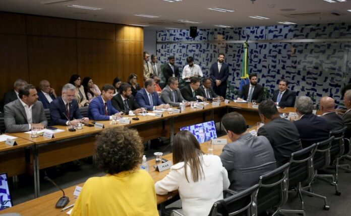 Reunião do colegiado de líderes.