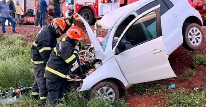 Passageiro de Gol morre em batida com carreta em MT; motorista fica ferido