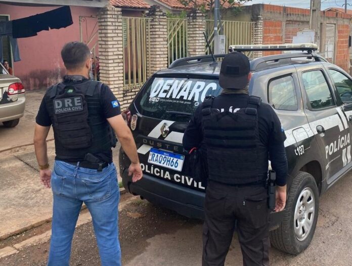 Polícia Civil cumpre mandados em Aragarças contra membros de facção envolvidos no tráfico interestadual de drogas