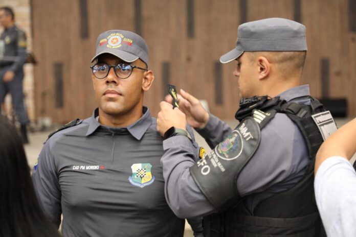 PM realiza aula inaugural e imposição da luva de ombros para cadetes da 23ª turma de curso de oficiais - 