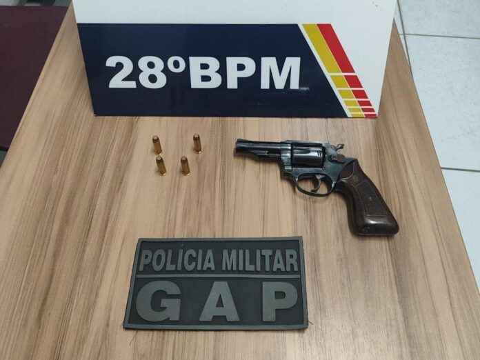 Polícia Militar prende três membros de facção com arma de fogo em Jaciara - 