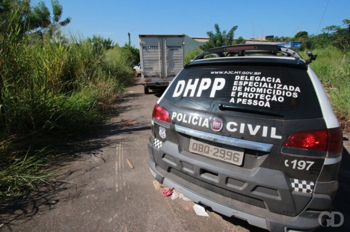 Corpo é encontrado com marcas de tiros na cabeça de estrada em MT