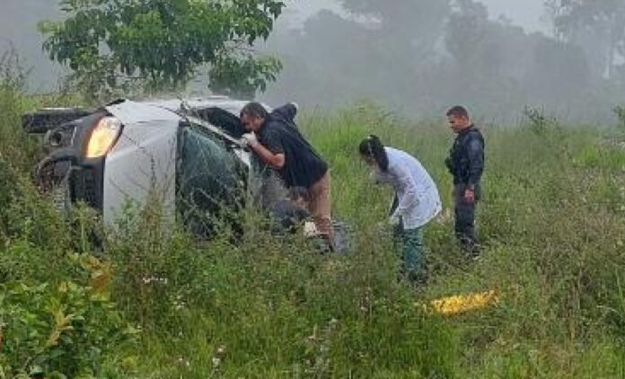 Idoso de 71 anos morre em capotamento em rodovia no interior do Estado