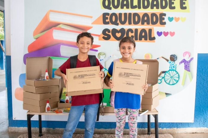 Prefeitura entrega quase oito mil kits escolares aos alunos de Barra do Garças