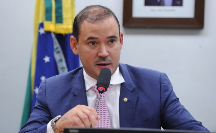 Deputado Vicentinho Júnior (PP-TO) fala em comissão da Câmara dos Deputados