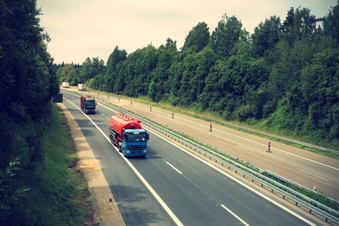 caminhão rodovia diesel combustíveis