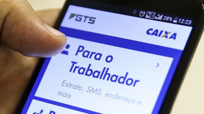 Para os trabalhadores que tem conta cadastrada no app do FGTS, o pagamento do saque-aniversário inicia nesta quinta (6)